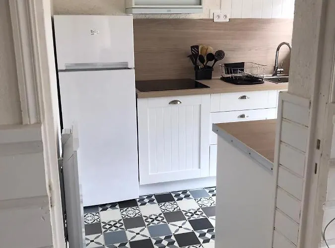 La Ptite Maison De Pour 4 Personnes Avec Jardin بيت للعطل