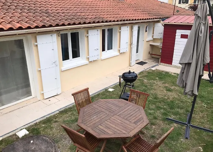 La Ptite Maison De Pour 4 Personnes Avec Jardin بيت للعطل