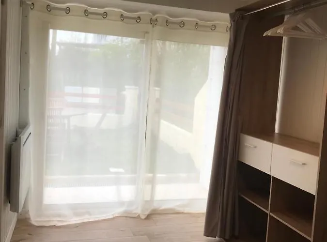 La Ptite Maison De Pour 4 Personnes Avec Jardin بيت للعطل